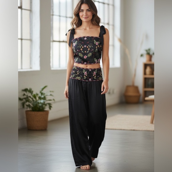 Free People Ensemble Petra Black Satin Pant Crop Top Set Embroidered Size 8 NWOT